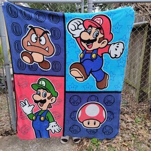 Super Mario Bros Throw 4'10" X 4'2"